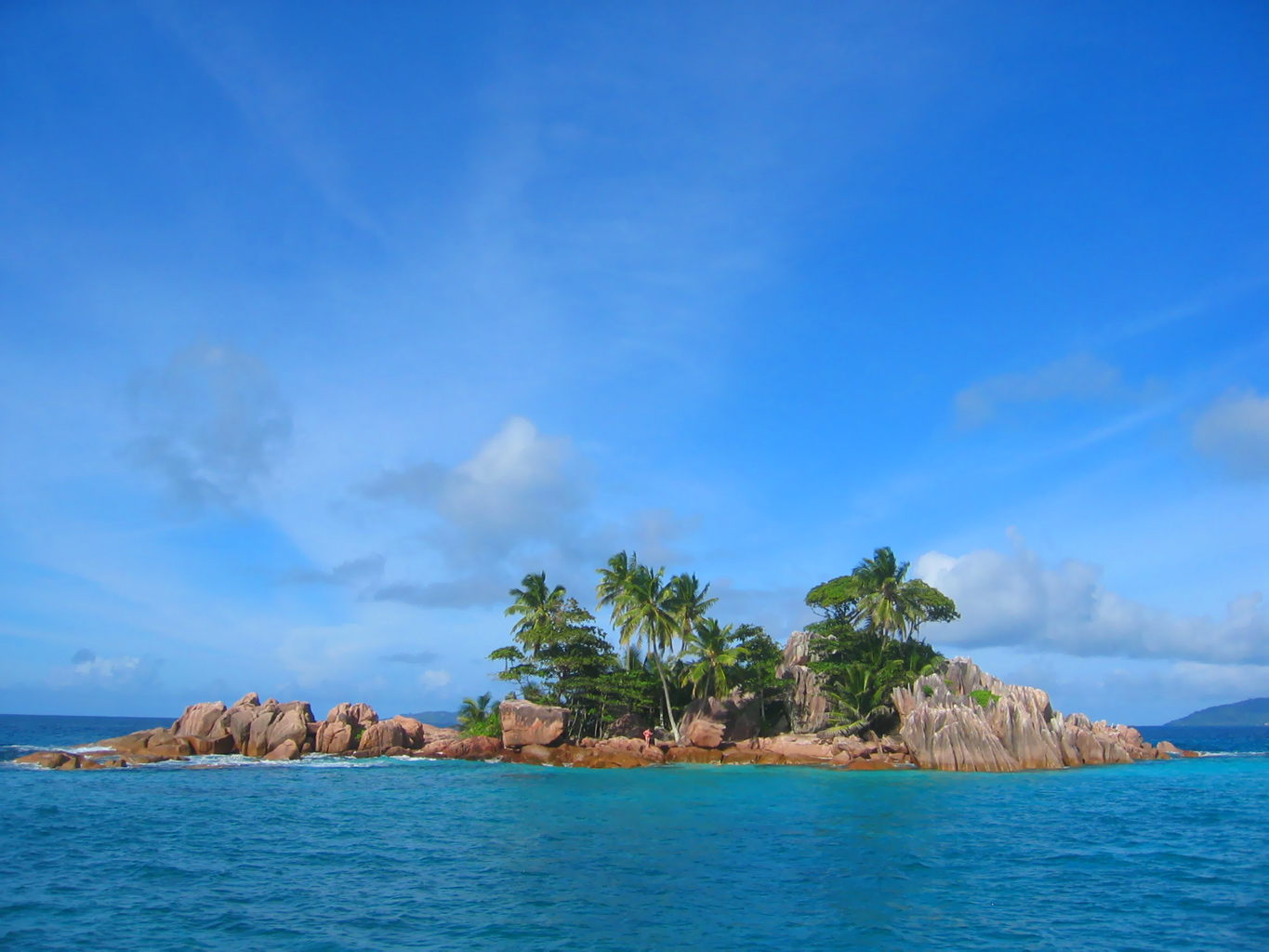 Island galleries. Пейзаж острова. Остров Гуам. Мальдивы пейзаж. Обои 1024 768 острова.